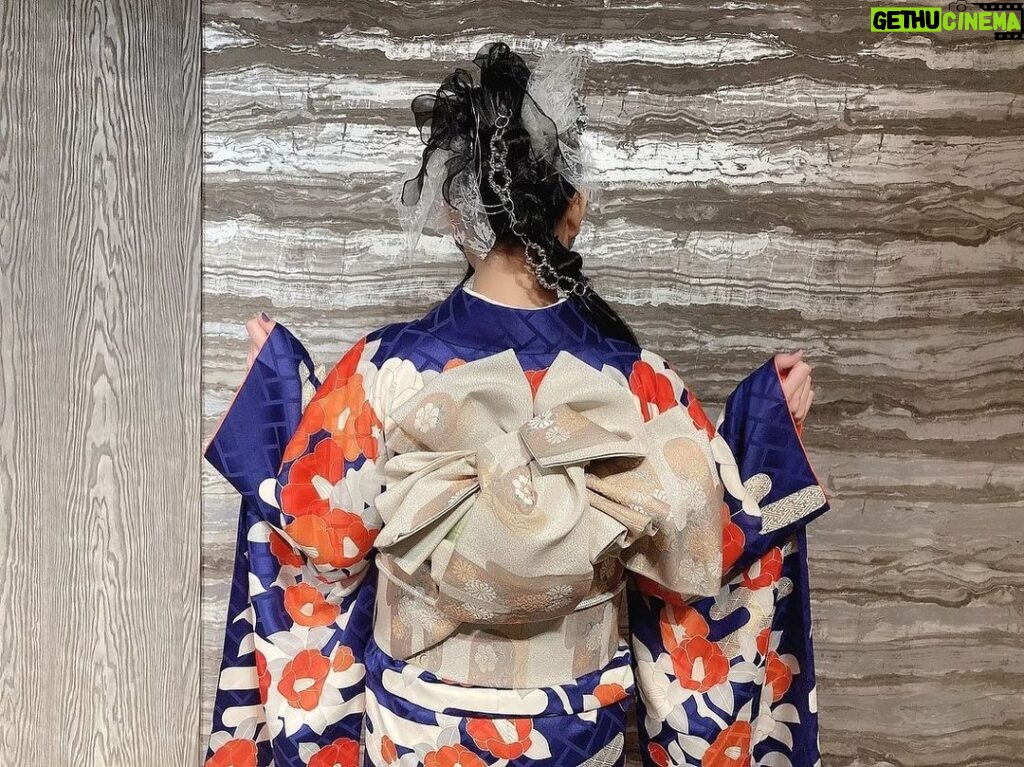 Nao Furuhata Instagram - FCイベで着た着物 1部は前髪流してポニー！ 帯は落ち着いた雰囲気で 髪飾りは少し尖った感じの ギャップが、たまらん。 #着物 #着物ヘア #千切屋治兵衞 #chiji1555 #japanesetraditional