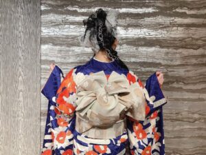 Nao Furuhata Instagram - FCイベで着た着物

1部は前髪流してポニー！

帯は落ち着いた雰囲気で
髪飾りは少し尖った感じの
ギャップが、たまらん。

#着物 #着物ヘア 
#千切屋治兵衞 #chiji1555
#japanesetraditional