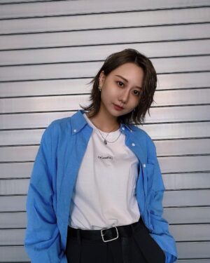 Nao Furuhata Instagram - 髪を耳かけした日。