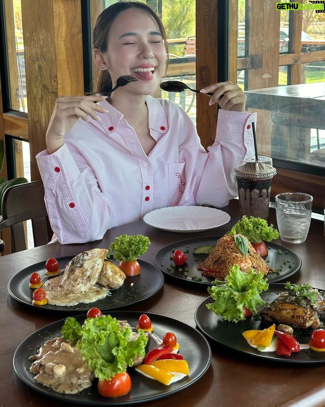 Narilya Gulmongkolpech Instagram - ✨🫶🏻🩵🌷💌💘 ทิวสน Thiw Son Cafe & Homestay