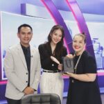 Narilya Gulmongkolpech Instagram - วันนี้ขอบคุณพี่หนูแหม่มมากๆ นะค้า ที่เมตตาให้แบรนด์ @naayada.official ได้มาพูดคุยสนุกสนานในรายการ “โต๊ะหนูแหม่ม” ญดากับอาจารย์พรหมญาณรู้สึกดีใจมากๆ เลยค่ะ 🙏🥹💖😊 ใครที่สนใจเครื่องประดับสายมูแบบรู้จริงสามารถทักมาสอบถามได้เลยที่ไลน์แอด @naayada (มีแอดนะค้า) 💘💘 Workpoint Entertainment Studio