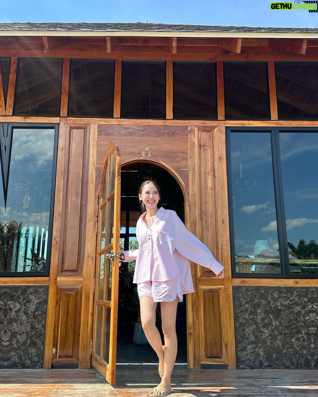 Narilya Gulmongkolpech Instagram - ✨🫶🏻🩵🌷💌💘 ทิวสน Thiw Son Cafe & Homestay