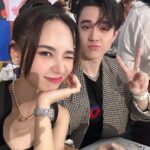 Narilya Gulmongkolpech Instagram - เซ็นปฏิทินช่อง 3 ปีแรกเลยงับ 🥹🫶🏻✨💌 ดีใจมากๆ ที่ได้เป็นส่วนหนึ่ง พี่ๆ ทุกคนน่ารักมากกกกกกก ขอบคุณนะค้า 🧸🌷✨🎀