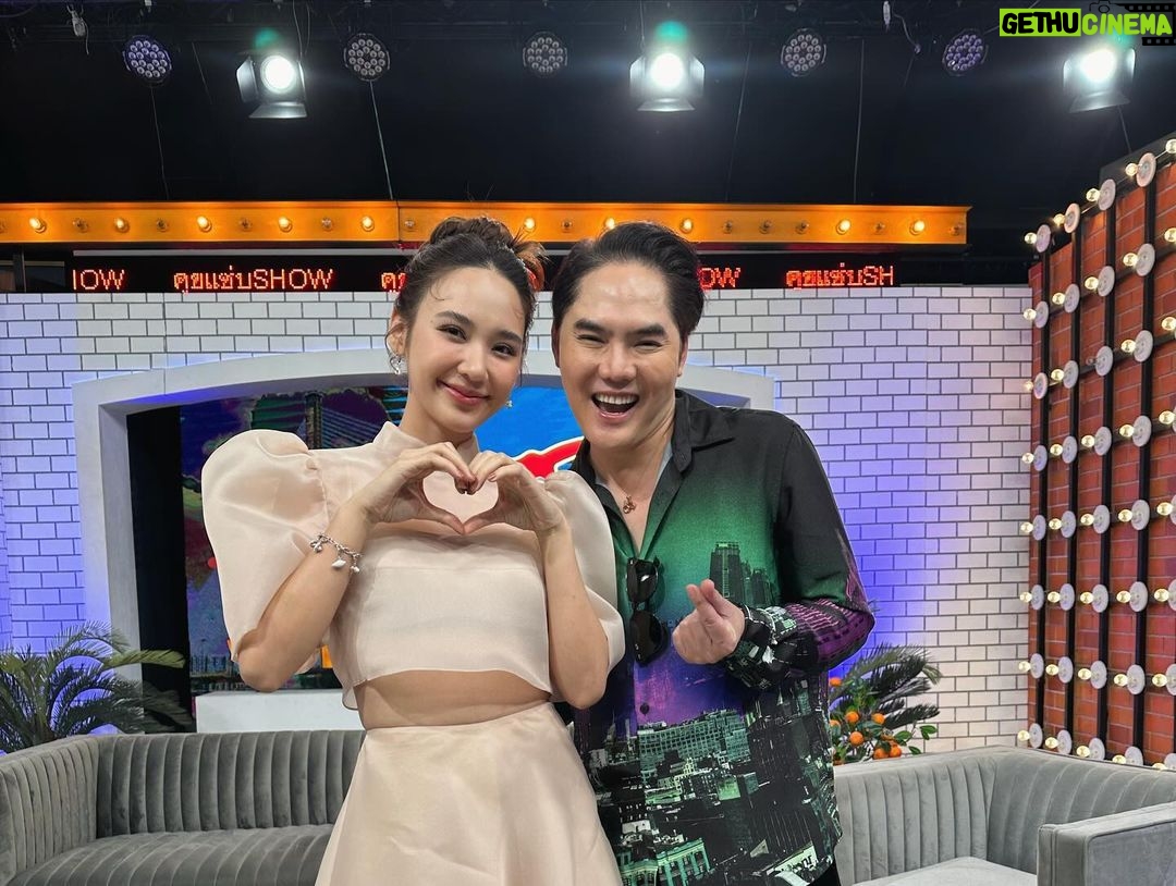 Narilya Gulmongkolpech Instagram - วันนี้ได้พูดถึง @naayada.official กับพี่หนิง @ningpanita พี่ชมพู่ @chompu_konbai ในรายการ “คุยแซ่บโชว์” ดีใจมากๆ เลยค่ะ 🙏 ปังไม่ไหวแม่! 😊💖 ใครอยากมูแบบเนียนๆ ด้วยเครื่องประดับนะญดา ลองสอบถามมาได้เยยยยน้า 🙊✨🫶🏻