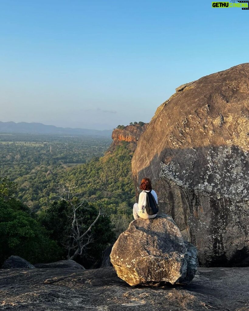 Natálie Halouzková Instagram - *solo traveling Sri Lanka - week 1&2* ~ huge hug and thanks to everyone who was part of this unforgettable adventure🤍 ~ moje 3. solo cesta so far, 1. pořádná cesta mimo Evropu ~ tušila jsem, že to bude jízda, ale dobrodružství to nakonec bylo mnohem větší, hehe ~ 📍Negombo, Dambulla, Sigiriya, Trincomalee, Arugam Bay …pár posbíraných fotek, který mi zůstaly (popřípadě mi je někdo poslal) po tom, co mi ukradli telefon a mně se nazálohoval cloud(: ~ další várka zanedlouho🤙🏻 11/8-23/8/2023 #srilanka #solotravel #solotravelingisfun #traveling