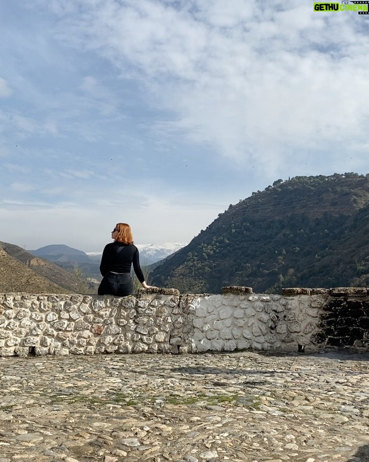Natálie Halouzková Instagram - my spanish adventure ~ part 1 Granada’s miradors💛 #andalucia #solotravel