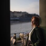 Natálie Halouzková Instagram - Dnes vyšel Magazín DNES s mojí maličkostí uvnitř. O začátcích, návratu, přítomnosti, škole, o hercích, co jsou prasáci, takže i trochu o feminismu… A tak:) Jde o můj první takhle velkej rozhovor a já moc děkuju Janu Malindovi za jeho přístup, empatii a profesionalitu (nejenom) v průběhu našeho povídaní, @michal_svacek_photo za skvělý fotky, @petra_sestakova za make-up a díky i zbytku týmu Magazínu DNES za jejich práci. Díky moc, vážím si toho! ~ a na sobě mám svůj milovanej zelenej kabát od @martinapipkova_fashionmam 🤍