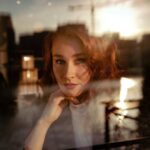 Natálie Halouzková Instagram - Dnes vyšel Magazín DNES s mojí maličkostí uvnitř. O začátcích, návratu, přítomnosti, škole, o hercích, co jsou prasáci, takže i trochu o feminismu… A tak:) Jde o můj první takhle velkej rozhovor a já moc děkuju Janu Malindovi za jeho přístup, empatii a profesionalitu (nejenom) v průběhu našeho povídaní, @michal_svacek_photo za skvělý fotky, @petra_sestakova za make-up a díky i zbytku týmu Magazínu DNES za jejich práci. Díky moc, vážím si toho! ~ a na sobě mám svůj milovanej zelenej kabát od @martinapipkova_fashionmam 🤍