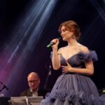 Natálie Halouzková Instagram - Muzikálem bez bariér 2023 …díky, že jsem mohla být součástí …díky všem, co jste přišli a podpořili tak dobrou věc …díky @misatomesova @polovinanebe za to, co děláte🤍 za šaty díky @svatebni.centrum.adina