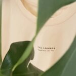 Natálie Halouzková Instagram - Kvalita, udržitelná a lokální výroba, pohodlí. Upřímně, Elku bych nepopsala líp a jsem ráda, že jsem našla českou značku loungewear oblečení, která na těchto (pro mě co se týče módy nejdůležitějších) hodnotách staví.🤍 Přísahám bohu, že příjemnější materiál jsem na sobě neměla! Myslím si, že investovat do kvalitních basic kousků, ve kterých se budete cítit dobře a s radostí je budete nosit třeba i každý den, na doma i ven, se vyplatí. Pokud chcete nadělit Elku pod stromeček sobě nebo někomu blízkému, můžete využít můj slevový kód “natalie20”, který platí do 14.12.💫  #elkalounge #dlouhodobaspoluprace
