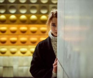 Natálie Halouzková Instagram - pražský metro je super. ale radši jezdím tramvají.

✨ fotky od @patrikdemo vznikly už skoro před rokem. ale já postuju až teď, ani nevim proč. asi protože se až moc řídim pravidlem “co můžeš udělat dneska, odlož na zejtra” …nebo na další rok žejo