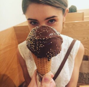Natalia Dyer Instagram - Don't forget your patriotism folks 🍦😋#nationalicecreamconeday