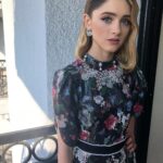 Natalia Dyer Instagram - ✨👵🏻 #criticschoiceawards w @bradgoreski @makeupvincent @lacyredway @daniela_viviana and @erdem ✨