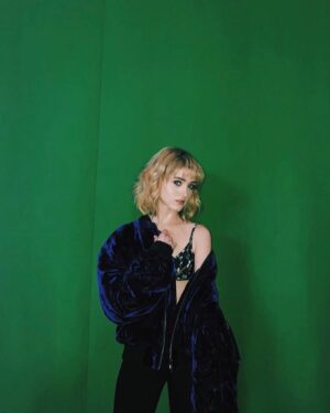 Natalia Dyer Instagram - 🦋🦋🦋 @relaxitsonlyfashion