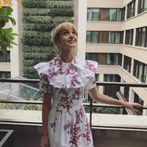 Natalia Dyer Instagram - bonjour paris!