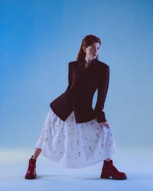 Natalia Dyer Instagram - for @refinery29 ❣️ photo: @alexblackstudio fashion: @carolinaorrico hair: @blakeerik makeup: @anariz1 nails: @ginaedwards_  props: @mssallymorris