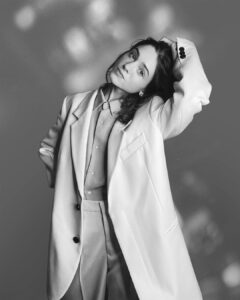 Natalia Dyer Instagram - 🕴big suit energy. a lil sneak peek from the new @amiparis collection #amifw21 #amipartner