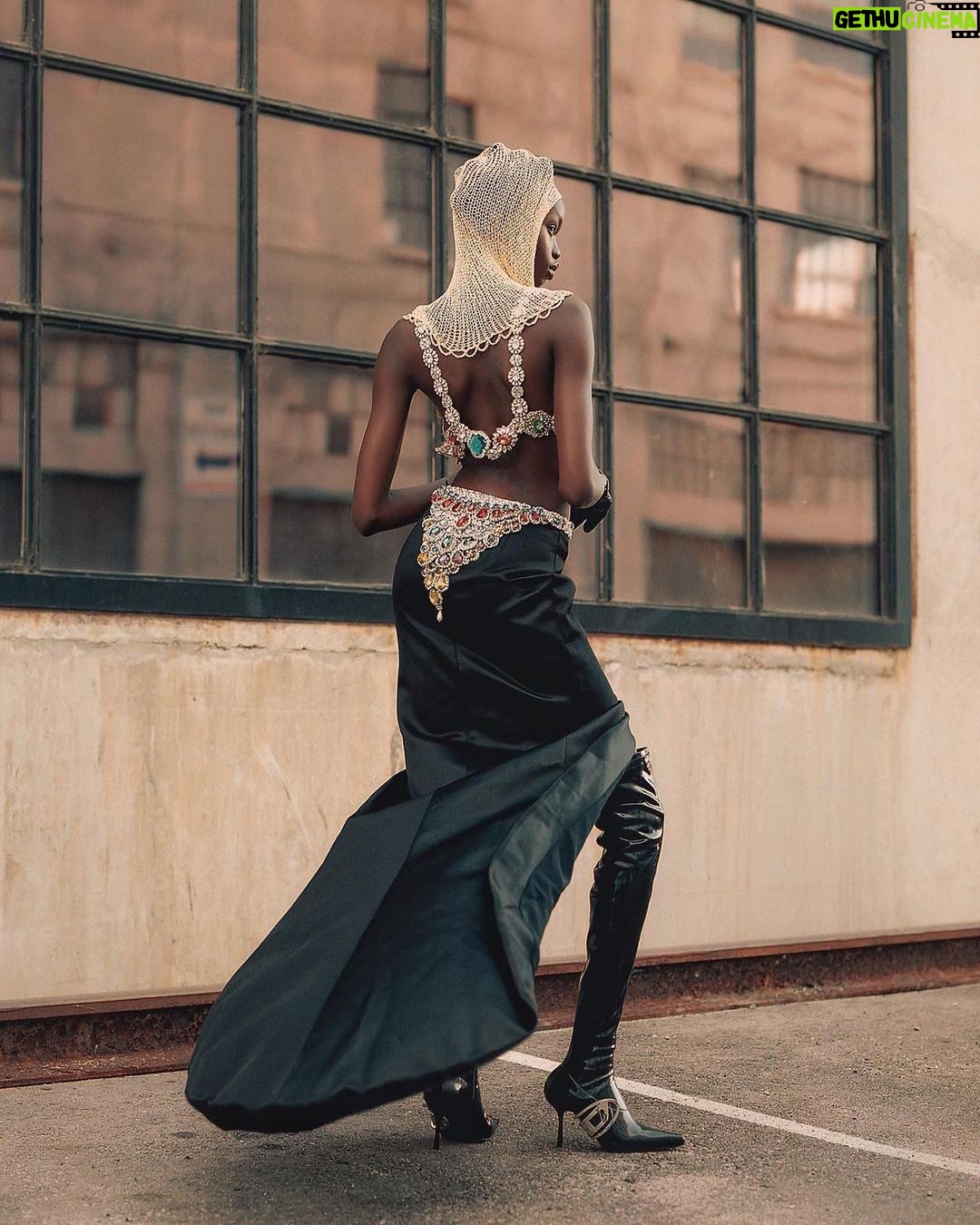 Natalia Fedner Instagram - Red. Posted @withregram • @oliver_vaughn Aker for @blancmagazine Issue 23 ✨ Photography @erik_carter Fashion Editor @oliver_vaughn PR @violettamalakh.pr Hair @hairbycassy @thevisionariesagency Makeup @luigichamorro Fashion Assistant @sophianieser Editorial Assistant @maddiehollamon