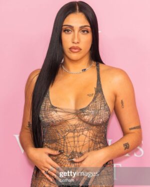 Natalia Fedner Instagram - Lola Lola Lola 🌙 Daring and sexy as always. Thank you for choosing our iridescent spiderweb chain metal dress for the @victoriassecret fashion show event last night. @lourdesleon - You’re an absolute dream ☁️. Swipe through to see pics of Lola, closeups of the dress, videos, and an article clipping by @elanafishman for Page Six

Thank you @saint_____rita for the epic styling and @violettamalakh.pr for coordinating it all. 

Thank you Getty Images for the photos. 

#lolaleon #lourdesleon #victoriassecretfashionshow
