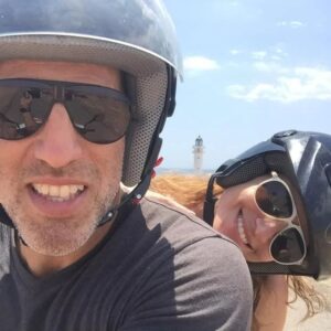 Natalia Lobo Instagram - Hace seis años que comenzo nuestra aventura  y seguimos rodando juntos
Que el amor , la alegria y las ganas de evolucionar y acompañarnos en cada paso  sean nuestro faro
Que asi sea
 y asi es 💙

#creandonuestrapropiarealidad  #elevarlafrecuencia 
#amorporlanaturaleza