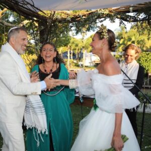 Natalia Lobo Instagram - Queridos amigos del alma @dpragier y Nanda de @tierradeoromerlo
 gracias por ayudarme a crear nuestra ceremonia , la nuestra , la que nos representa a los dos y oficiarla con tanto  amor , alegria ,profundidad y entrega 
Es dificil expresar tanta emocion y tanta magia 💫 los adoro 
Gracias totales 🙌🤍