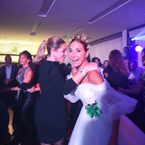 Natalia Lobo Instagram - La alegria de la fiesta inolvidable !!!
 Cierro los ojos y sigo ahi ,
 en la fiesta !!!!
sintiendo la alegria y el amor de todos los que nos rodeaban 
la felicidad  de dar este salto cuatico que nos lleva a volar juntos ,
 porque no me quiero encerrar en una jaula con vos mi amor ,
 quiero que salgamos a volar .... juntos!!! 

Porque con vos , 
 todo es mas lindo ❤

#creandonuestrapropiarealidad #elevarlafrecuencia