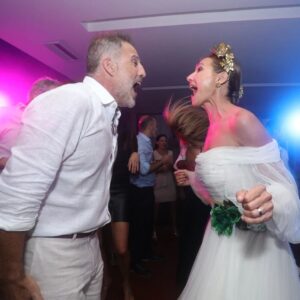 Natalia Lobo Instagram - La alegria de la fiesta inolvidable !!!
 Cierro los ojos y sigo ahi ,
 en la fiesta !!!!
sintiendo la alegria y el amor de todos los que nos rodeaban 
la felicidad  de dar este salto cuatico que nos lleva a volar juntos ,
 porque no me quiero encerrar en una jaula con vos mi amor ,
 quiero que salgamos a volar .... juntos!!! 

Porque con vos , 
 todo es mas lindo ❤

#creandonuestrapropiarealidad #elevarlafrecuencia