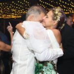 Natalia Lobo Instagram - La alegria de la fiesta inolvidable !!! Cierro los ojos y sigo ahi , en la fiesta !!!! sintiendo la alegria y el amor de todos los que nos rodeaban la felicidad de dar este salto cuatico que nos lleva a volar juntos , porque no me quiero encerrar en una jaula con vos mi amor , quiero que salgamos a volar .... juntos!!! Porque con vos , todo es mas lindo ❤ #creandonuestrapropiarealidad #elevarlafrecuencia