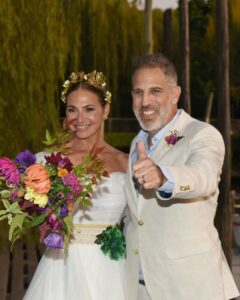 Natalia Lobo Instagram - Las fotos de los recien casados 🌺 Gracias a todos por tanto amor y buena onda Estamos felices Amor , verdad , magia y mucha , mucha alegria 🤍 #creartupropiarealidad #elevarlafrecuencia @benitofernandez @regina_cosmetics @diegoimpa @jitric_jc @gabrielacrespiflorista @fabianpaz