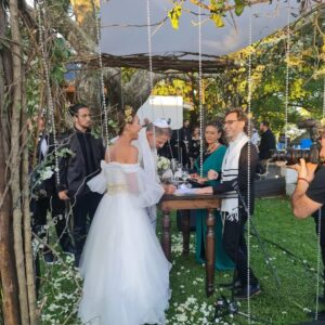 Natalia Lobo Instagram - Queridos amigos del alma @dpragier y Nanda de @tierradeoromerlo
 gracias por ayudarme a crear nuestra ceremonia , la nuestra , la que nos representa a los dos y oficiarla con tanto  amor , alegria ,profundidad y entrega 
Es dificil expresar tanta emocion y tanta magia 💫 los adoro 
Gracias totales 🙌🤍