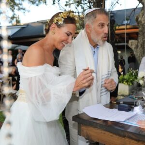 Natalia Lobo Instagram - Queridos amigos del alma @dpragier y Nanda de @tierradeoromerlo
 gracias por ayudarme a crear nuestra ceremonia , la nuestra , la que nos representa a los dos y oficiarla con tanto  amor , alegria ,profundidad y entrega 
Es dificil expresar tanta emocion y tanta magia 💫 los adoro 
Gracias totales 🙌🤍