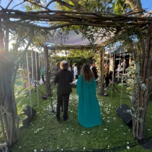 Natalia Lobo Instagram - Queridos amigos del alma @dpragier y Nanda de @tierradeoromerlo
 gracias por ayudarme a crear nuestra ceremonia , la nuestra , la que nos representa a los dos y oficiarla con tanto  amor , alegria ,profundidad y entrega 
Es dificil expresar tanta emocion y tanta magia 💫 los adoro 
Gracias totales 🙌🤍