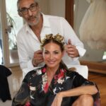 Natalia Lobo Instagram - Querido dream team de mi corazon , gracias !!! Gracias queridisimos @benitofernandez , @regina_cosmetics , @diegoimpa 🌺 Hace mucho tiempo que nos conocemos y que venimos caminando juntos , los quiero !!. Fue tan hermoso vivir este momento con ustedes , son amigos y los mejores en lo que hacen , grandes profesionales, talentosos y super trabajadores !!! Me acompañaron desde el primer momento con amor , creatividad , entrega y alegria , todo , todo , desde la primer prueba fue una fiesta !!!! Fue hermoso lo que creamos juntos !! Gracias @fabianpaz de mi corazon , por la belleza de zapatos que me hiciste junto con @derashoes.ar Gracias Maximiliano @jitric_jc , amigo nuevo , por los aros y la corona dorada magica del bosque , interpreraste todo lo que dije !!! Y gracias #RobertRemonteo por las millones de fotos increibles que sacaste !!!! Gracias , gracias , gracias por tanto ❤ Los adoro Y el ramo que de casualidad es de otra amiga @gabrielacrespiflorista !!!! Hermoso y salvaje Claro que ya sabemos que las casualidades no existen 😜