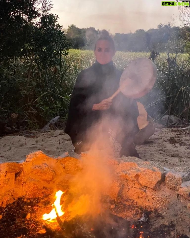 Natalia Lobo Instagram - Ultima semana del año a puro fuego 🔥 Quemando , conectando , agradeciendo, reflexionando y co creando