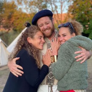 Natalia Lobo Instagram - Algunas imagenes  de la hermosa  experiencia co creada con mi compañera de aventuras  Nanda de @tierradeoromerlo ....un viaje cargado de proposito , entrega , amor , naturaleza , aprendizaje , coneccion , alegria , magia  y verdad 

Gracias a todos los guardianes de la tierra que nos acompañaron !!
@tomiqente 
 @altascocineras.organikfood 
@maricruzabatedaga 
@seiboandresoppizzi 
 @aqui_y_ahora_donde.sea 
@erolotz
@chachabur
@diana_dina
 @salta_la_rana
@stephanerutman 
@pupyortiz
@silvestreloboo
 
Y a los amigos que amorosamente viajaron con nosotrxs !!!

Juntos atravesamos El Portal 

Gratitud , alegria y amor 🤍🧚‍♂️

Habitando mi nueva realidad !!!

Continuara .....

#elevarlafrecuencia
#amorporlanaturaleza
#creandonuestrapropiarealidad