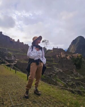 Natalia Lobo Instagram - Gracias Peru  por ser , una vez mas , un antes y un despues en mi vida 💫
Gracias por estos dias de limpieza , curacion , coneccion , aprendizaje , respeto , perdon , caminatas , conocimiento , nuevos  amigos , entendimiento , magia , verdad , tierra , agua , universo , sudamerica , cascadas , apus , abuelos sabios , ofrendas , maestros , revelaciones , amor ..... gracias por ayudarme a recuperar mi alegria , mi escencia , mi camino 

Gracias Lupita  querida  por todo lo aprendido 
 Gracias @juanmanuelgiordano por tu guia 

Gracias @lacasonadelucre  por las miles de fotos que ire compartiendo de a poco 

Gracias @preferentia_travel  por hacerme sentir tan cuidada donde quiera que vaya 

 Y Gracias universo !!! 
por haberme dado esta oportunidad , en estos momentos tan movilizantes que estamos viviendo todos 

El trabajo,  primero ... siempre es con uno !!!

Gracias , gracias , gracias 🙌🙏