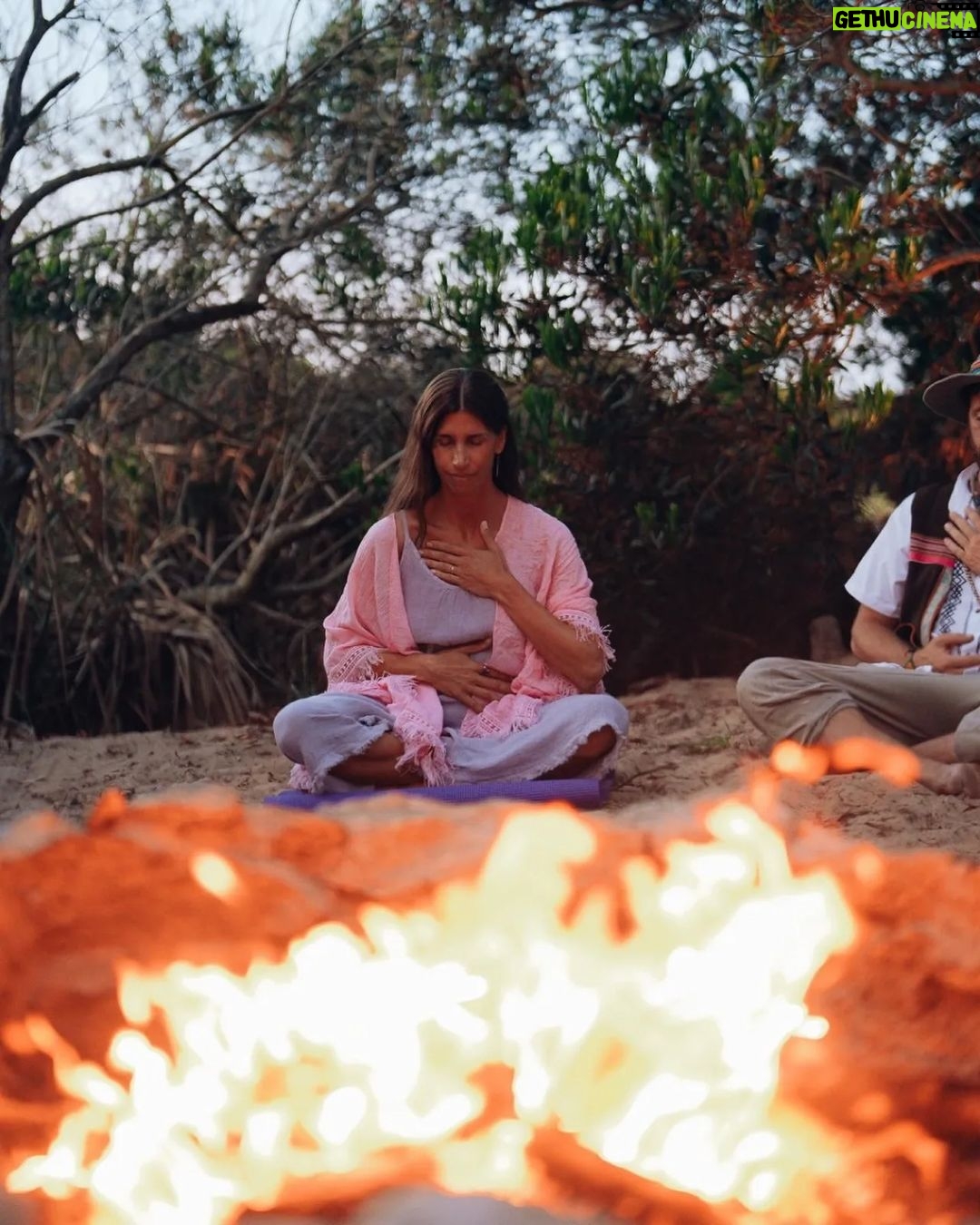 Natalia Lobo Instagram - Gracias a todo el equipo , a toda la gente maravillosa , a todos los guardianes de la Tierra , a todos los amigos que me acompañaron en la presentacion de @thehealingcircle.experience mi nuevo sueño , de mi nuevo proyecto de vida @pupyortiz @melina.rubinstein @seiboandresoppizzi @kamalaya_yoga_meditacion @tomiqente @bymonicamarmo @abrilpereyralucena @wallydiamante @carlinomica Caminando mi nueva realidad acompañada por tribu 💫