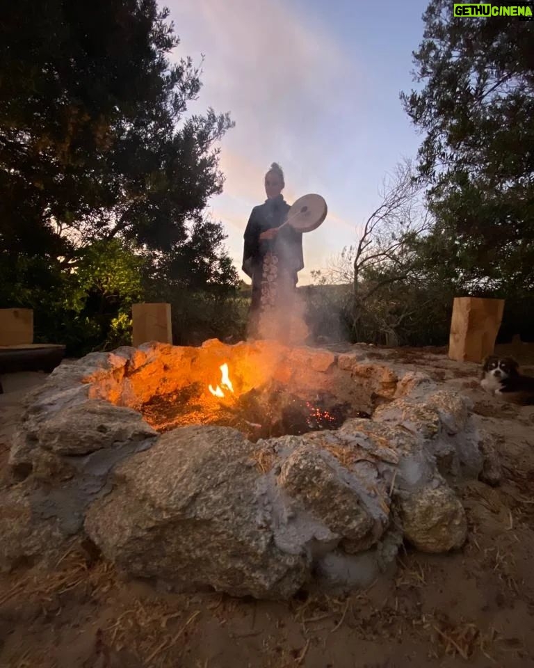 Natalia Lobo Instagram - Ultima semana del año a puro fuego 🔥 Quemando , conectando , agradeciendo, reflexionando y co creando