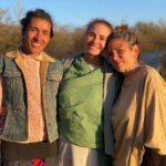 Natalia Lobo Instagram - Despues de compartir años de experiencias juntas con Nanda de @tierradeoromerlo , llego el momento de compartirlas .... Y aqui estamos preparandonos para El Portal con Paz de @altascocineras.organikfood , nuestra Guardiana de los Alimentos !! Creando nuestra propia realidad , tejiendo sueños 🧚‍♂️