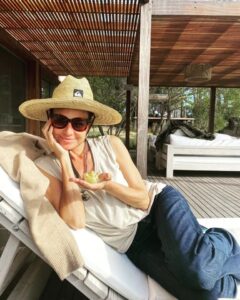Natalia Lobo Instagram - Hoy es mi cumpleaños 💫 Y aca estoy ... en paz y agradecida Ph mi amor polaco 🤍
