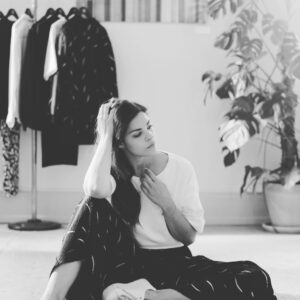 Natalie Madueño Instagram - Så kan jeg endelig dele det... Jeg har designet en bæredygtig tøjkollektion! Det er foregået i et fantastisk samarbejde med NoaNoa og til november løfter vi sløret for det hele. #creativity #noanoa #wearyourstory