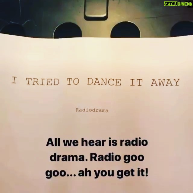 Natalie Madueño Instagram - Tak til @akt1radiodrama for en skøn aften. Og ikke mindst til @nicoleifaber for instruktion og @tinehoeg for en fantastisk sjov og rørende tekst. Kan snart høres på akt1.dk #hidingbehindthemic #radiodrama