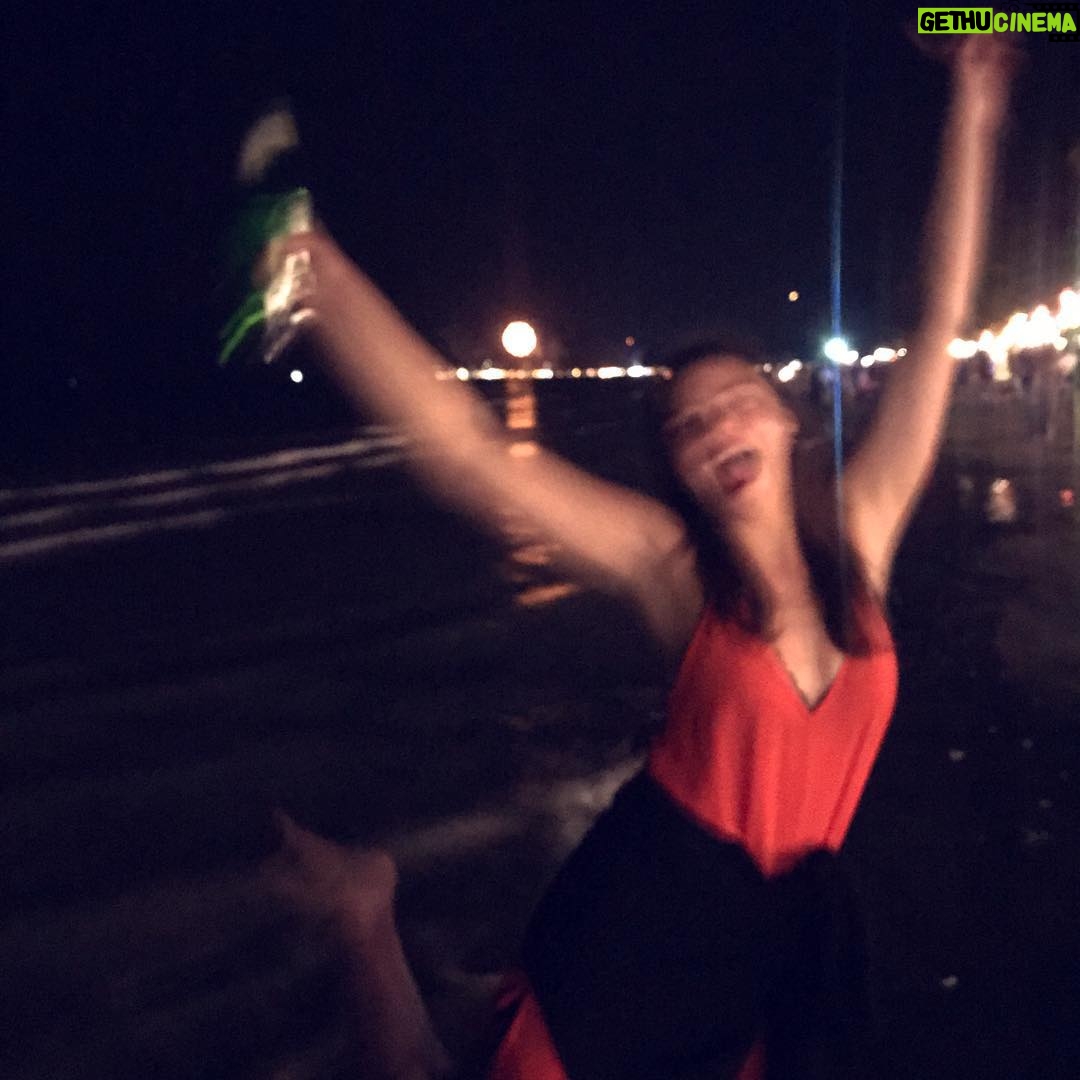 Natalie Madueño - 685 Likes - Godt Nytår! Happy New Year! สวัสดีปีใหม่! Pas på jer selv og hinanden ❤️🌟