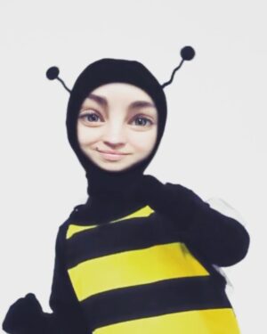 Natalie Madueño Instagram - Ha-bee friday bee-tches 🐝

#tgif #weekend #savethebees