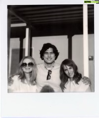 Natalie Portman Instagram - And we’ve wrapped May December. I couldn’t believe my luck to work with one of my all-time favorite directors, Todd Haynes, one of the greatest actresses and humans ever, @juliannemoore, and the brilliant Charles Melton in dreamy Savannah, Georgia. Can’t wait for you all to see it next year! 📷: Charles Melton