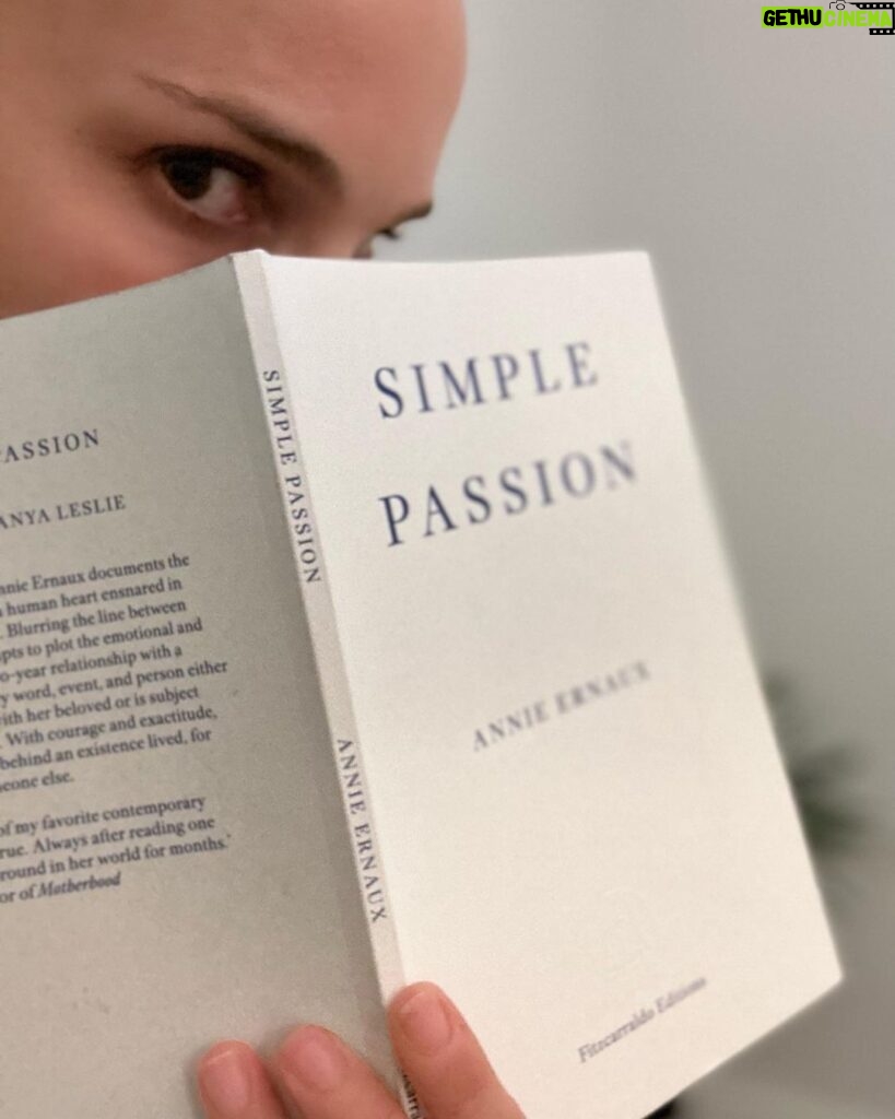 Natalie Portman Instagram - Seems like the right time for Annie Ernaux’s Simple Passion — a portrait of a woman’s love affair and its aftermath. And thank you to my friend Sylvia at @shakespeareandcoparis who recommended this book to me after Ernaux’s Nobel Prize win. #NovemberBookPick @natsbookclub