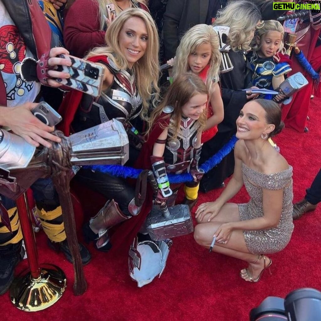 Natalie Portman Instagram - Loved meeting all the young Thors last week at the premiere. The future is yours! ❤️ + ⚡️ @thorofficial