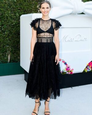 Natalie Portman Instagram - At the @dior Millefiori Garden Fragrance pop-up last week 💐

Makeup: @lisastoreymakeup 
Hair: @mararoszak 
Nails: @glitzingup 
Styling: Ryan Hastings
Dress: @dior