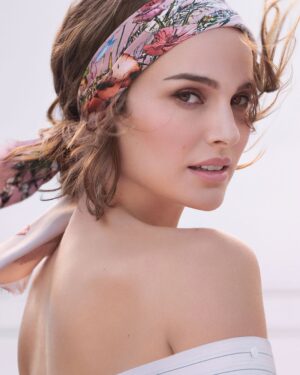 Natalie Portman Instagram - Love is in the air... @diorbeauty #WakeUpForLove #MissDiorForLove #DiorBeauty
