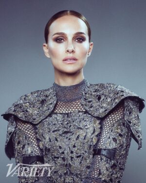 Natalie Portman Instagram - Who’s ready to fight? @thorofficial @variety 

📸: @sophyholland 
Jewelry: @dior 
Hair: @mararoszak 
Makeup: @muatraceylevy 
Nails: @glitzingup 
Styling: #RyanHastings
